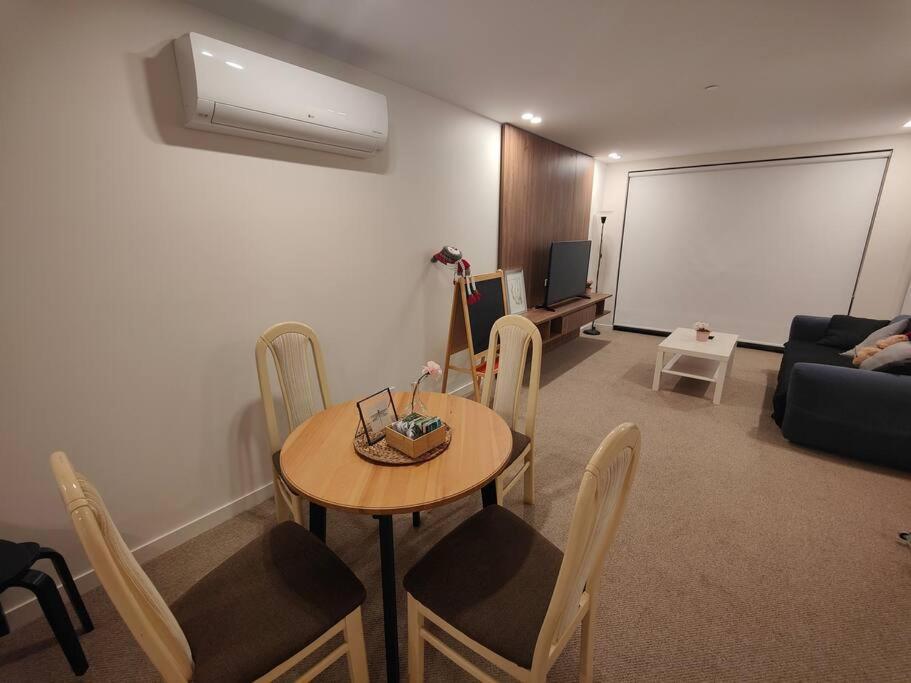 Apartment Modern 1-bedroom Unit In Dickson *