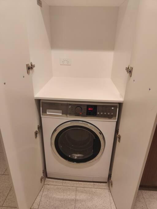Modern 1-bedroom Unit In Dickson * Canberra