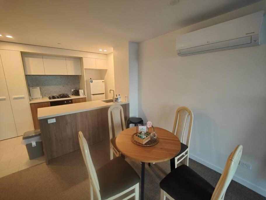 Apartment Modern 1-bedroom Unit In Dickson *