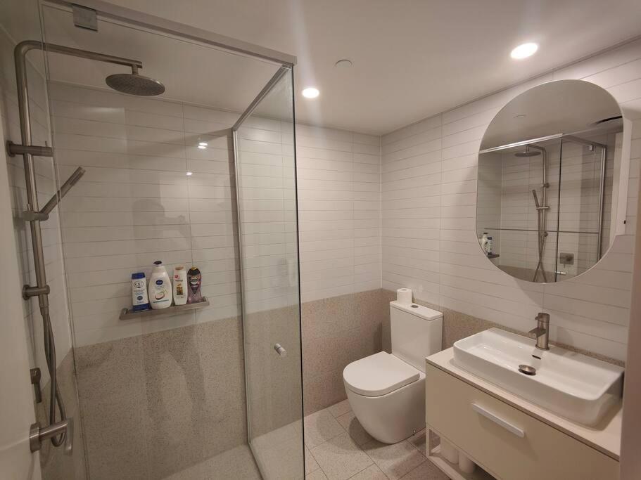Modern 1-bedroom Unit In Dickson